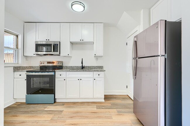 Building Photo - 2204 Redthorn Rd