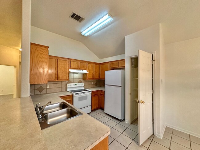 Building Photo - Viewable Now!