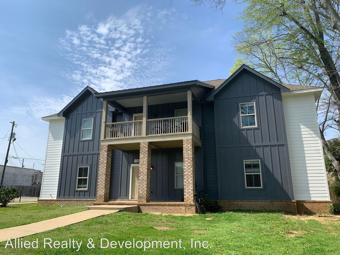 Primary Photo - 5 br, 5 bath Apartment - 1420 A-B Cloverdale