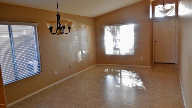 Foto del edificio - 9310 W Beryl Ave
