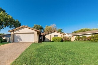 Building Photo - 1016 Summit Cir