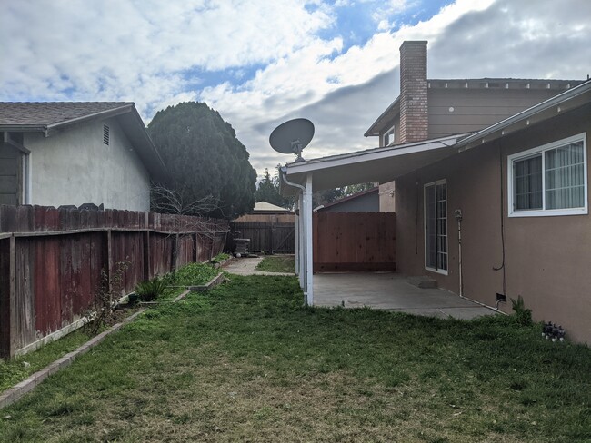 Building Photo - 1800 Donnelly Park Dr