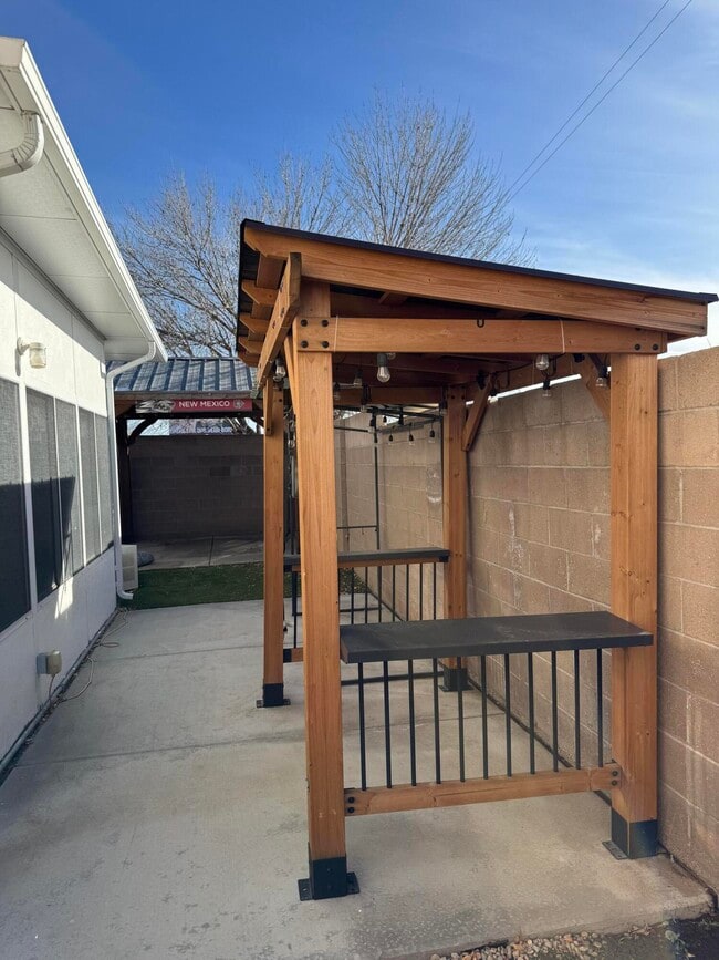 Building Photo - 9700 Lagrima De Oro Rd NE