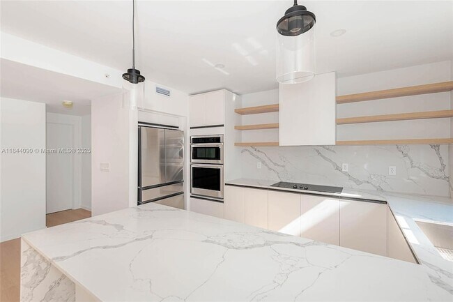 Foto del edificio - 824 SE 12th Ct