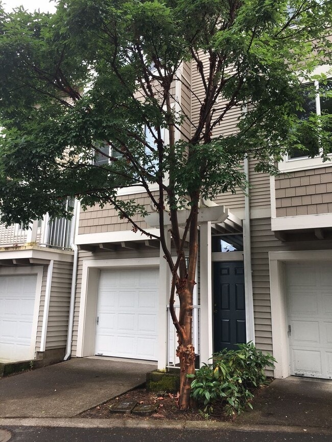 Building Photo - Beautiful Scholls Village Townhome in Prog...