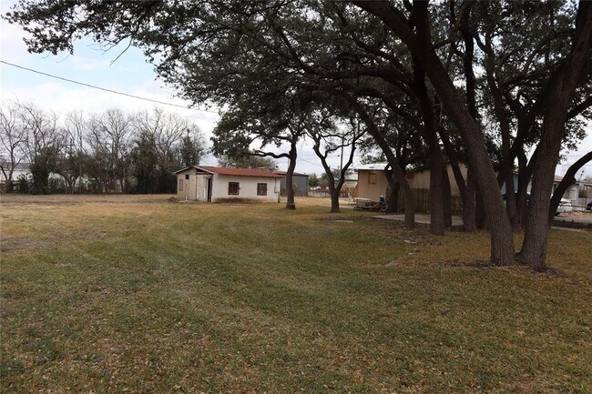 Building Photo - 1606 High Chaparral Dr
