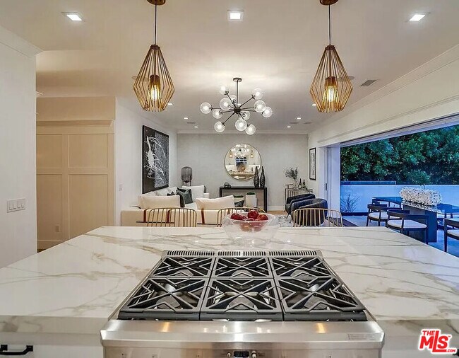 Foto del edificio - 1524 N Sierra Bonita Ave