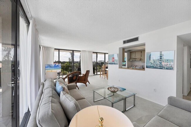Foto del edificio - 1055 S Beach Rd