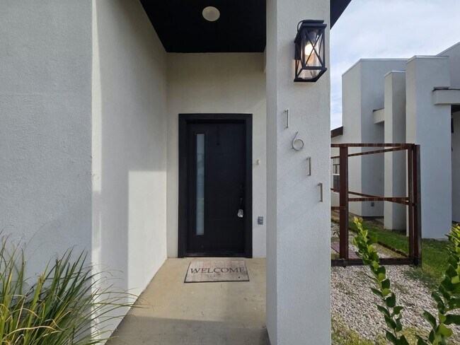 Building Photo - 1611 Coba Dr