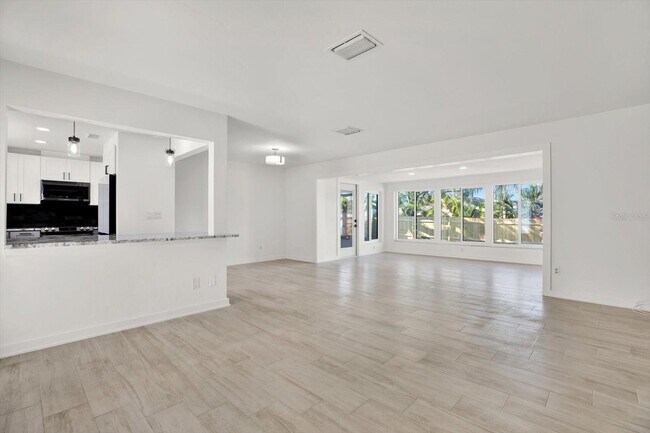 Foto del edificio - 1346 Hill Dr