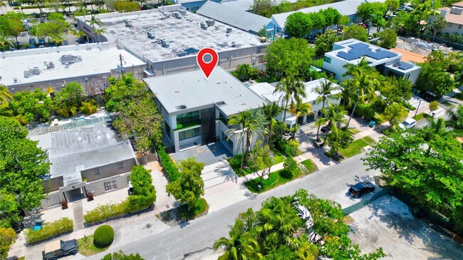 Foto del edificio - 735 Fernwood Rd