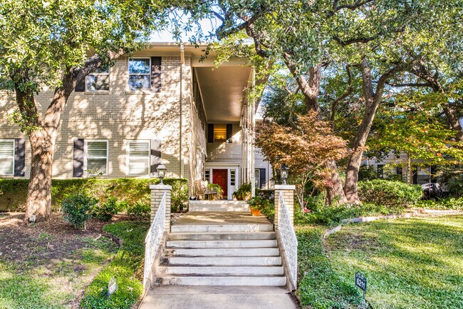Building Photo - 6211 Bandera Ave