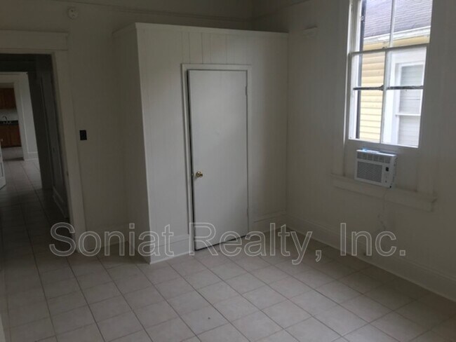 Building Photo - 431 S Scott St