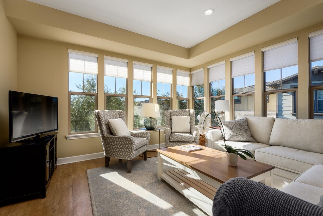 Amplia sala de estar - 150 Sanderling Ln