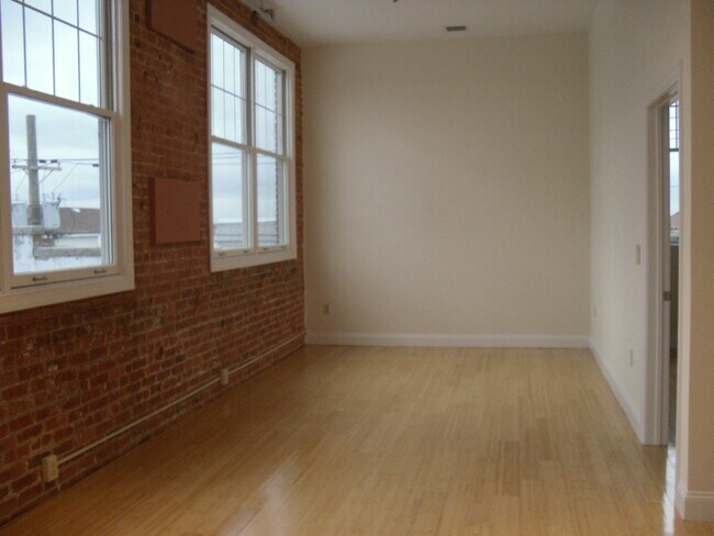Building Photo - 6812 Polk St