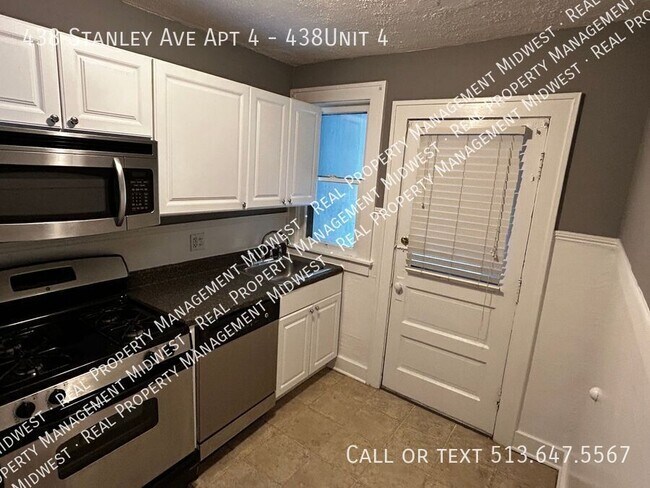Foto del edificio - 438 Stanley Ave