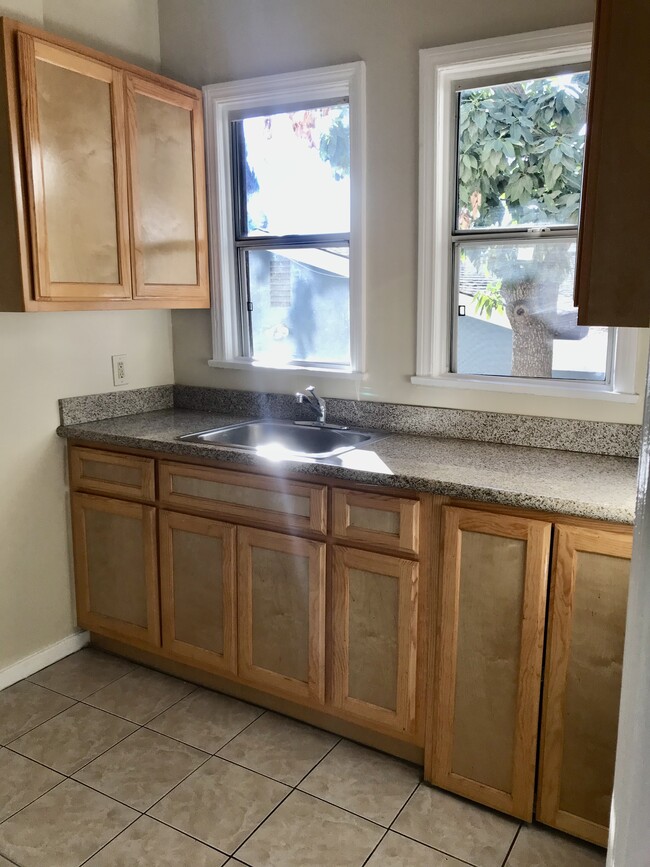 Kitchen - 4300 Willow Brook Ave