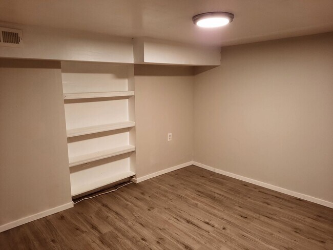 Foto del edificio - $1195 - 3 bedroom/ 2 bathroom plus bonus r...