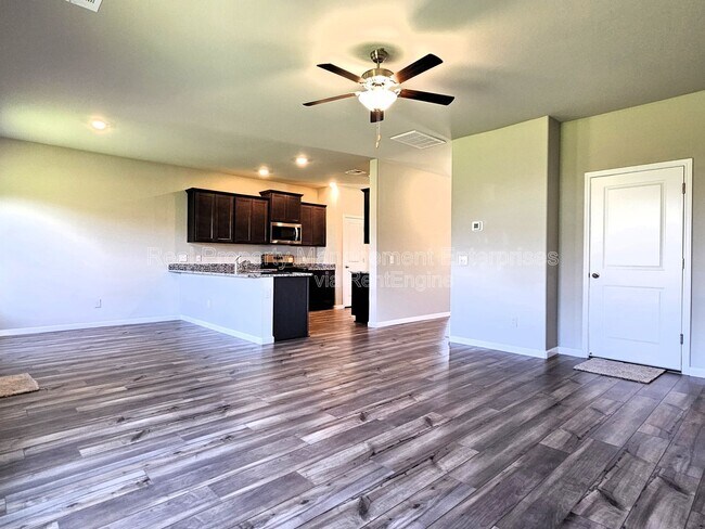 Foto del edificio - 1616 Amaranth Ln