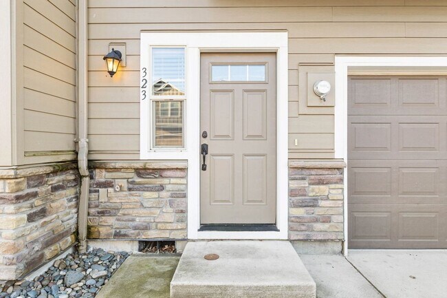 Foto del edificio - Gorgeous Townhome in Ridgefield!