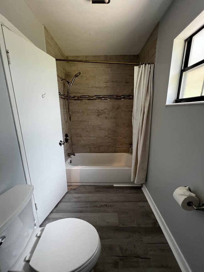 Foto del edificio - 1818 Blossom Ter