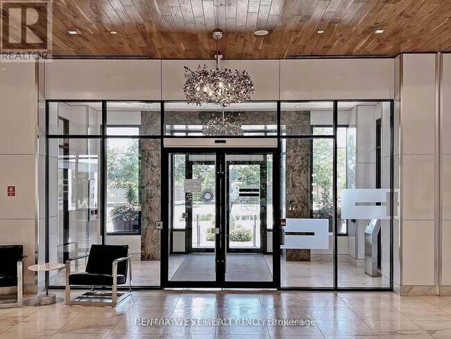 Photo du bâtiment - 7890 Bathurst St