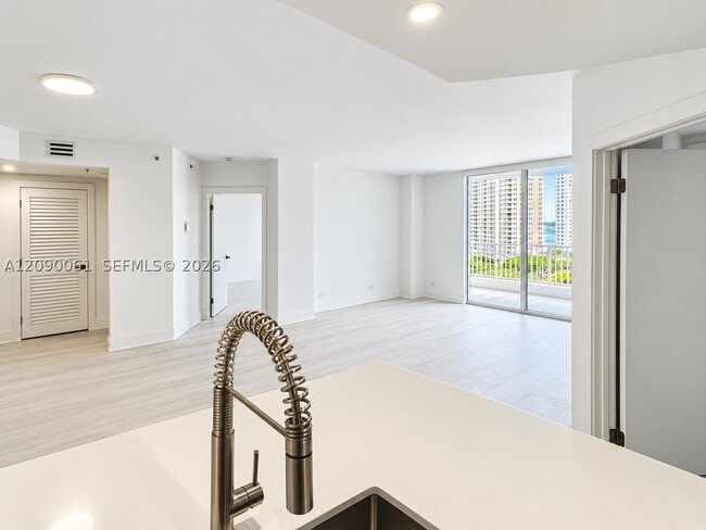 Building Photo - 701 Brickell Key Blvd