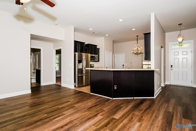 Foto del edificio - 648 Piney Woods Rd
