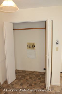 Building Photo - 2 br, 1 bath House - 100 East Riverside Dr...