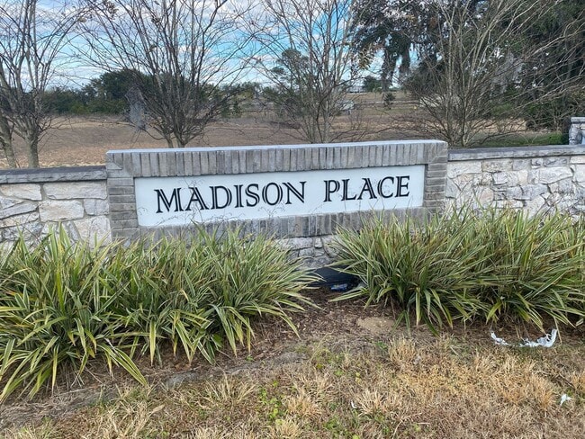 Building Photo - 3 Bedroom 2.5 Bath Townhouse in Davenport ...