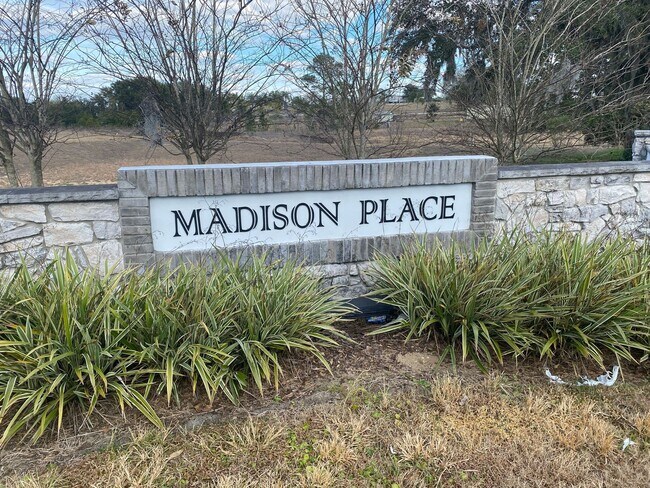 Foto del edificio - 3 Bedroom 2.5 Bath Townhouse in Davenport ...