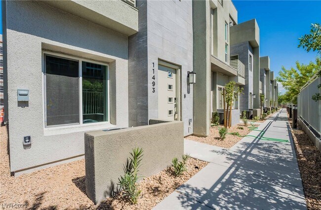 Building Photo - 11493 VIBRANT HEIGHTS Dr
