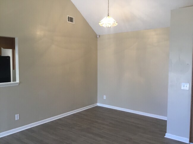 Foto del edificio - 121 Marsh Edge Ln