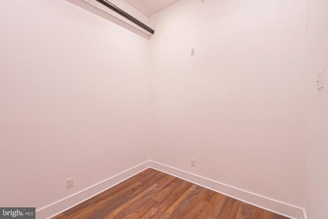 Building Photo - 1211 Bainbridge St