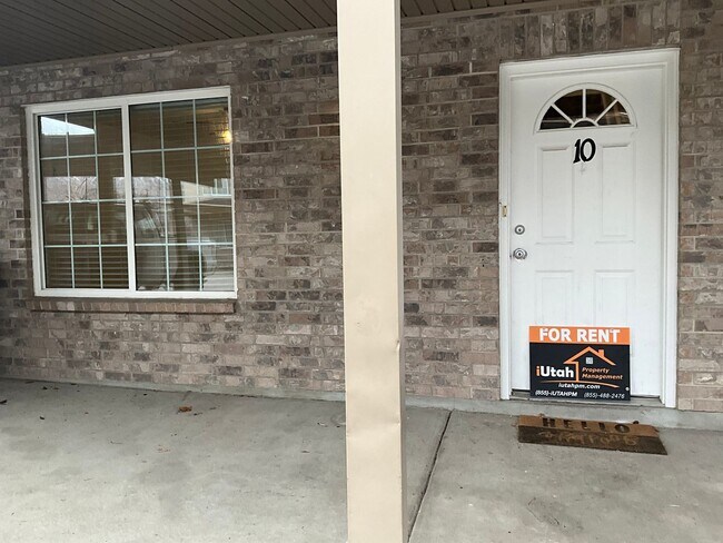Foto del edificio - 3 bdrm 2 bath Townhouse