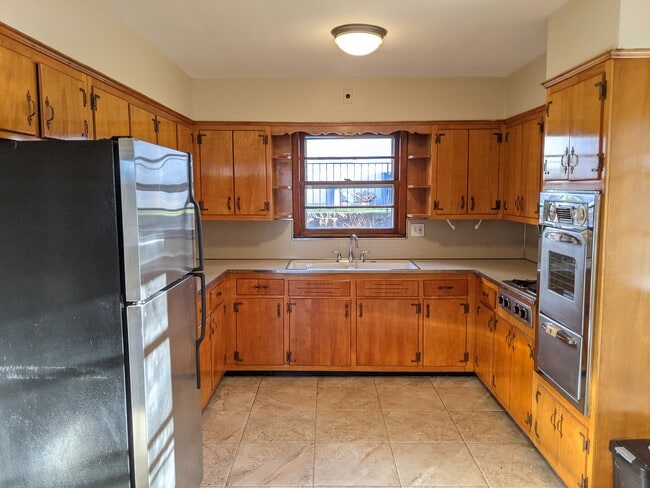 Building Photo - 639 Oakdene Ave