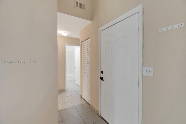 Foto del edificio - 3453 NW 44th St