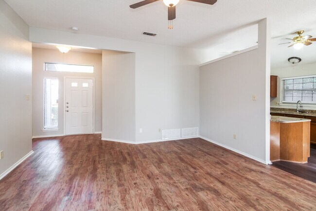 Building Photo - 2506 Arapaho Dr