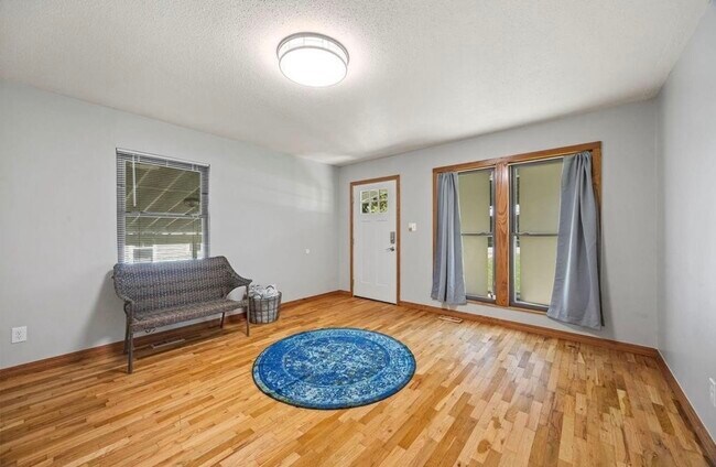 Foto del edificio - 1815 N Woolsey Ave