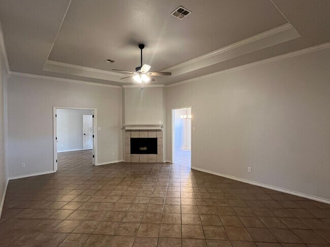 Building Photo - Move-in Ready home on Southside CC