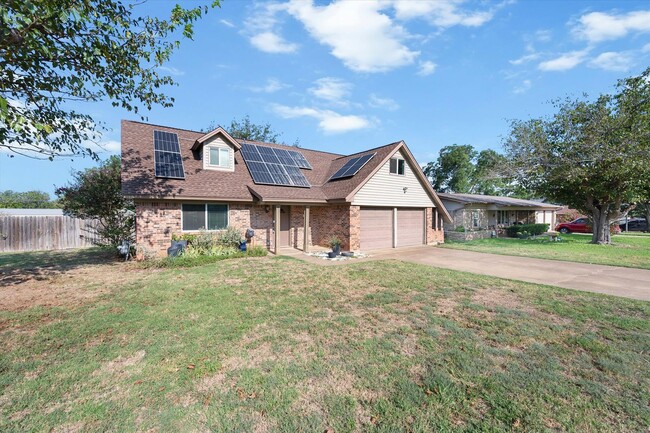 Building Photo - Kennedale Beauty