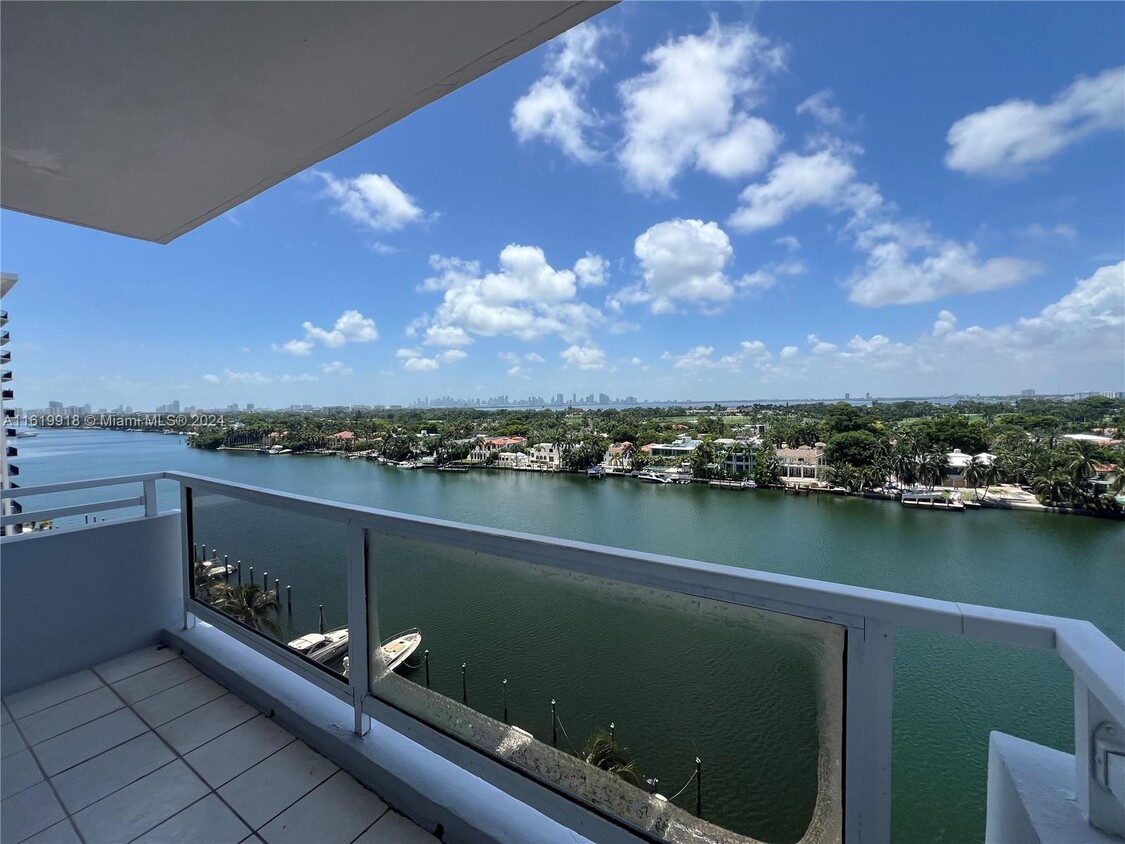 Foto principal - 5700 Collins Ave