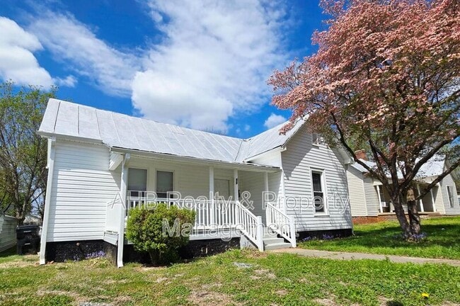 Building Photo - 511 S Flanner St