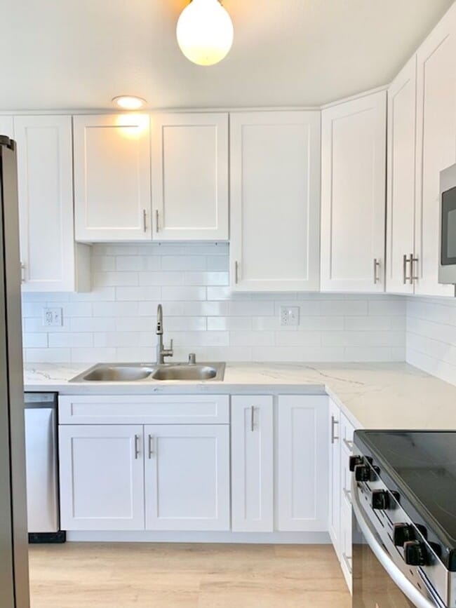 Building Photo - 182 W Alta Green