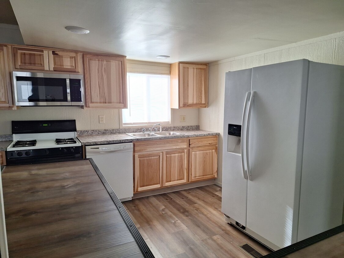 Primary Photo - Newly Renovated 3 Bed 1.5 bath mobile home