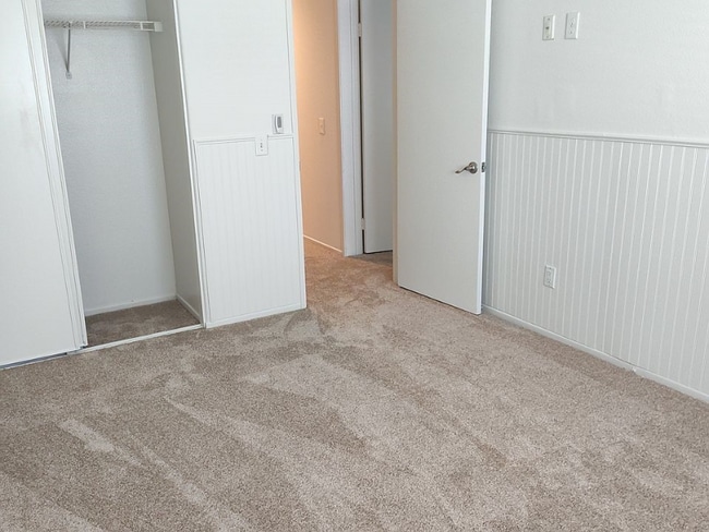 Foto del edificio - 41618 Petersfield Rd