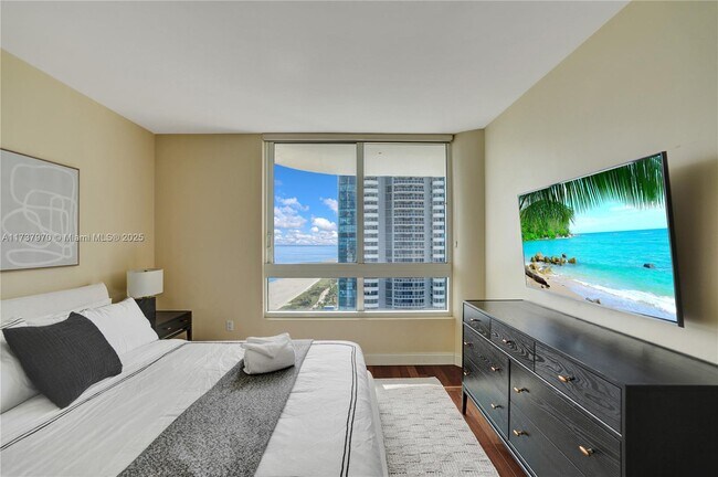 Foto del edificio - 6365 Collins Ave