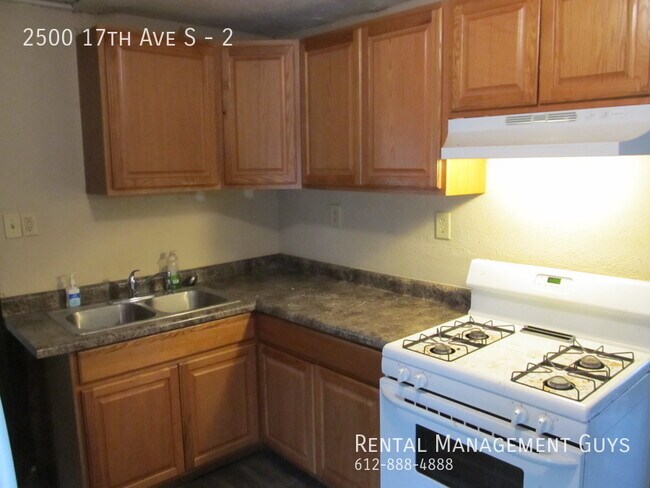 Building Photo - 3 Bedroom Upper Level Duplex!