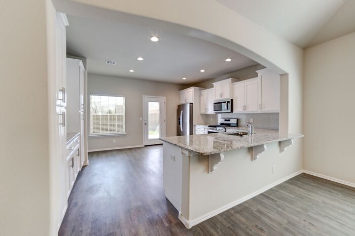 Foto principal - 3/2/2 Patio Home! Lawncare included. Move ...