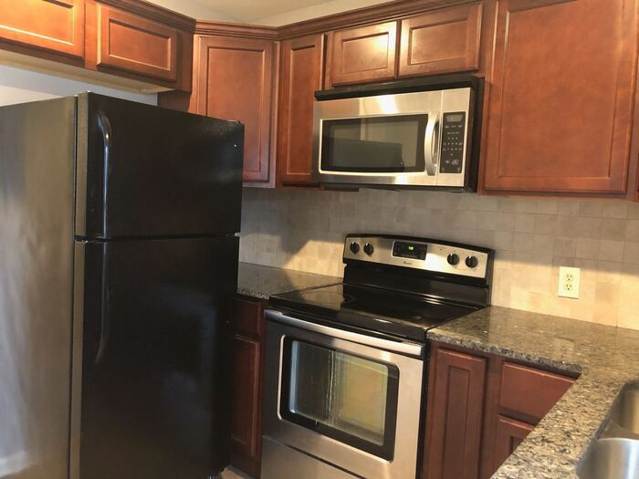 Primary Photo - Affordable Duplex in Olathe-Showing NOW!!